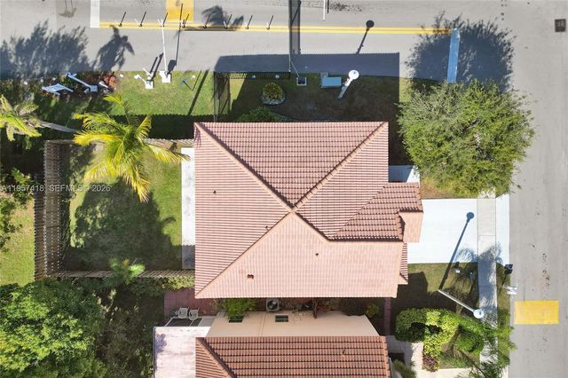 2001 Barcelona Ter 2001, Margate, FL 33063