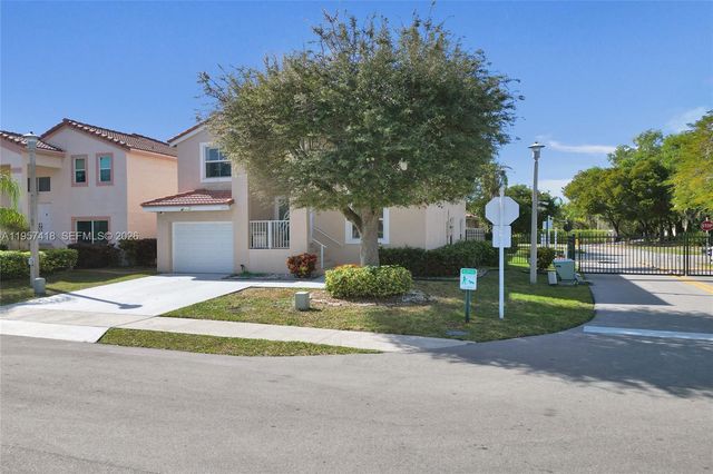 2001 Barcelona Ter 2001, Margate, FL 33063