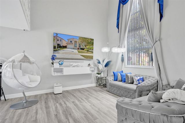 2001 Barcelona Ter 2001, Margate, FL 33063