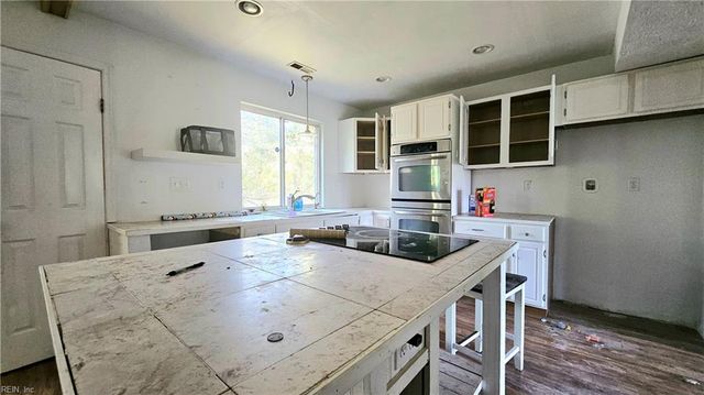 145 Alaric DR, Hampton, VA 23664