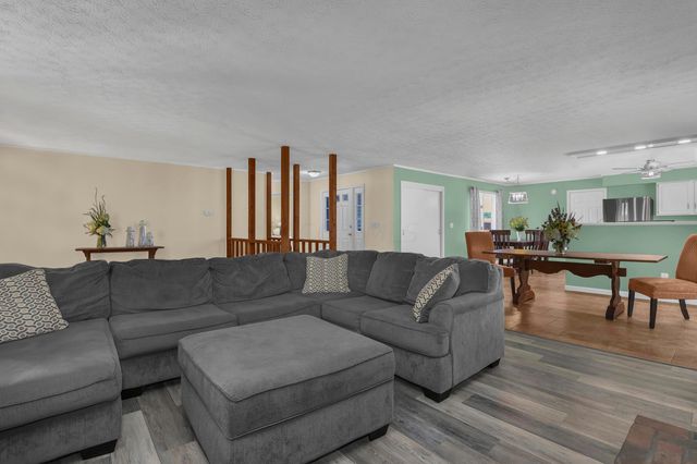 1060 S Watkins Road, Alexandria, OH 43001