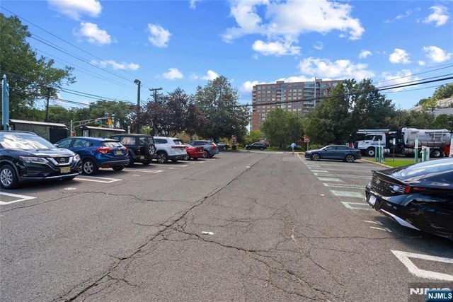 254 Old River Road, Edgewater, NJ 07020