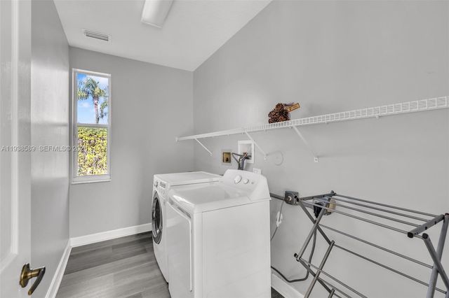 558 NW 118th Ave, Coral Springs, FL 33071