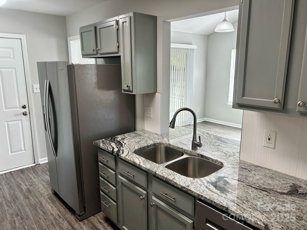 1225 Eagles Landing Drive, Charlotte, NC 28214