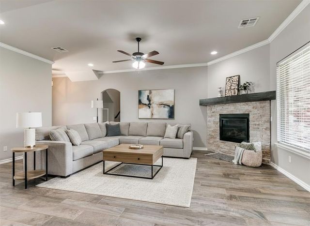 616 Kearny Lane, Yukon, OK 73099