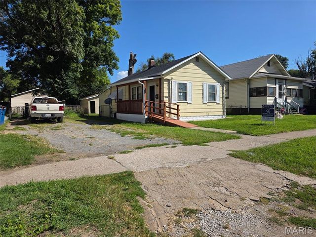 2211 E 24th Street, Granite City, IL 62040
