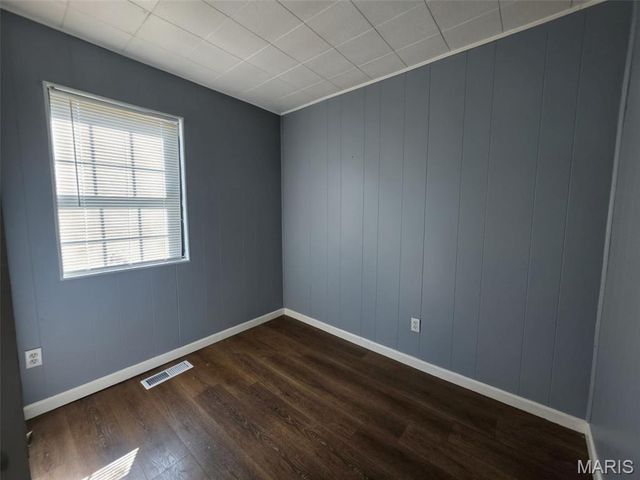 2211 E 24th Street, Granite City, IL 62040