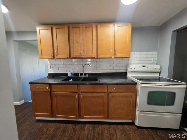 2211 E 24th Street, Granite City, IL 62040