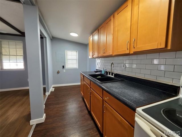 2211 E 24th Street, Granite City, IL 62040