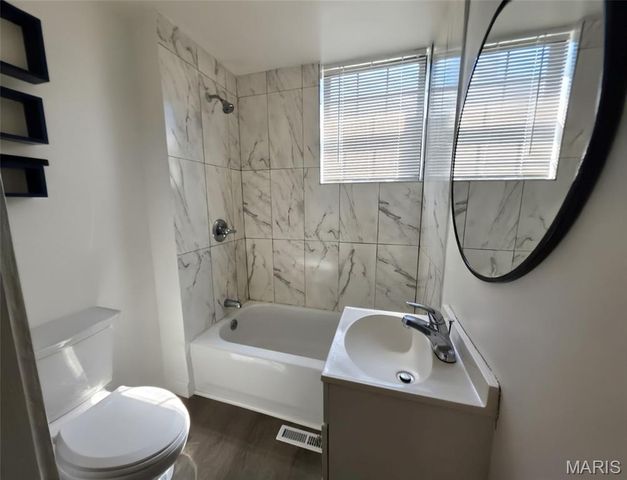 2211 E 24th Street, Granite City, IL 62040