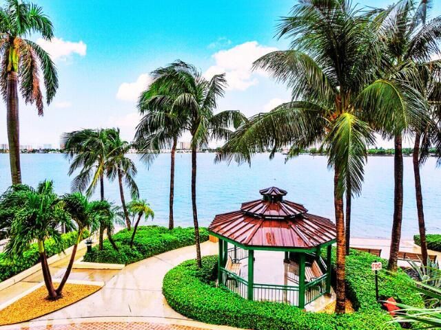 2650 Lake Shore Drive 1705, Riviera Beach, FL 33404