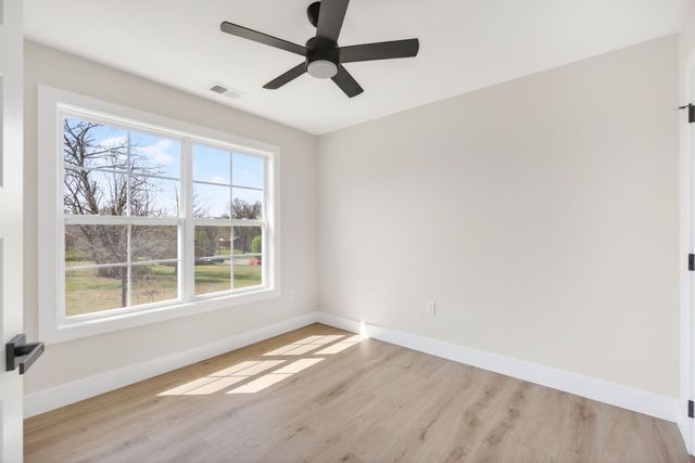 212 W Jere Whitson Rd, Cookeville, TN 38501