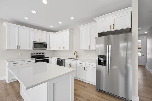 212 W Jere Whitson Rd, Cookeville, TN 38501