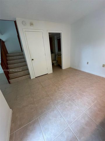 6902 69th Way -, West Palm Beach, FL 33407