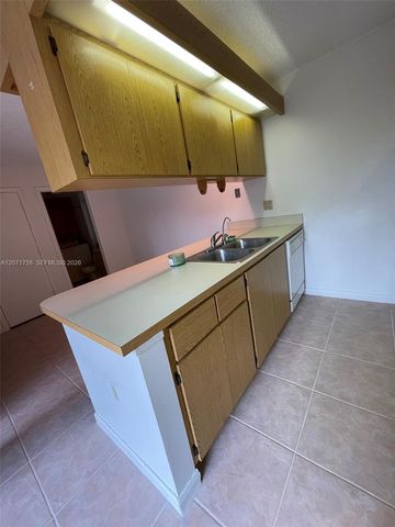 6902 69th Way -, West Palm Beach, FL 33407