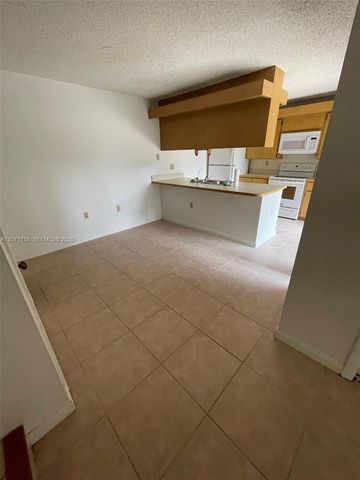 6902 69th Way -, West Palm Beach, FL 33407