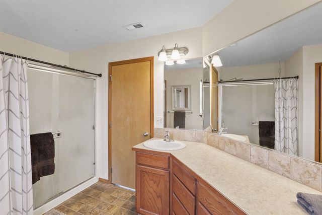 1025 N Olson Hill Ct, Medical Lake, WA 99022