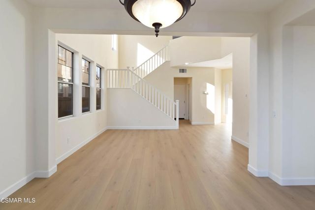 117 Macademia Lane, Simi Valley, CA 93065