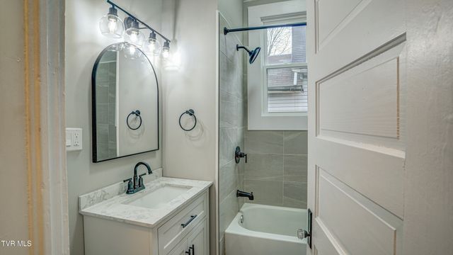 116 West Poplar Street, Johnson City, TN 37604