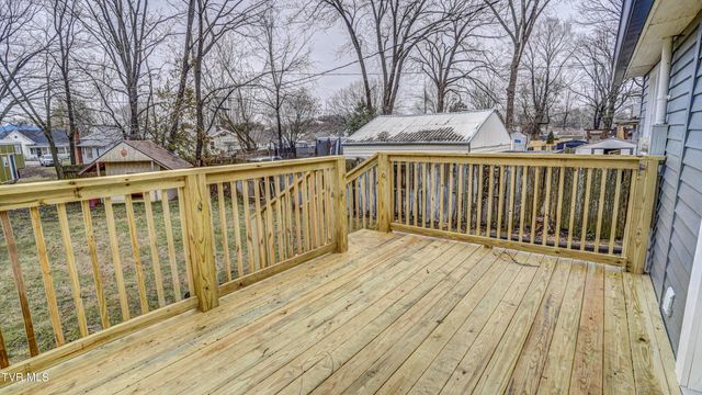 116 West Poplar Street, Johnson City, TN 37604