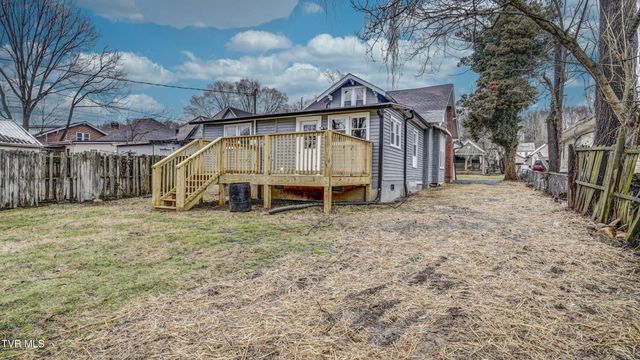 116 West Poplar Street, Johnson City, TN 37604