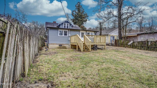 116 West Poplar Street, Johnson City, TN 37604