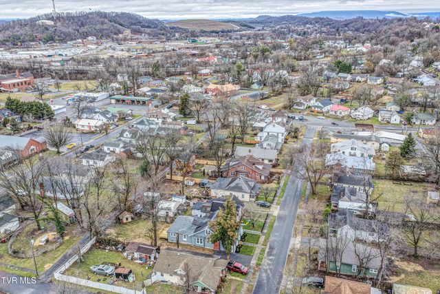 116 West Poplar Street, Johnson City, TN 37604