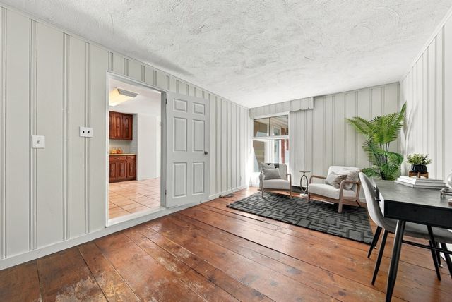32 Curwen Rd, Peabody, MA 01960