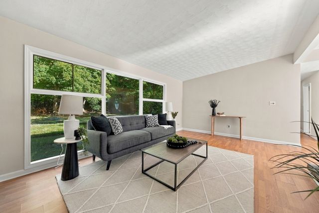 32 Curwen Rd, Peabody, MA 01960