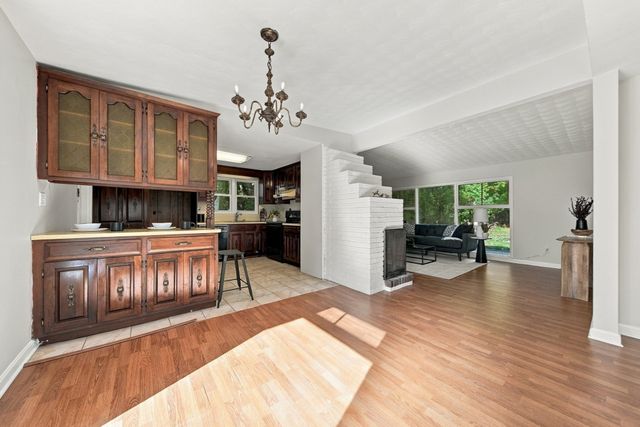 32 Curwen Rd, Peabody, MA 01960