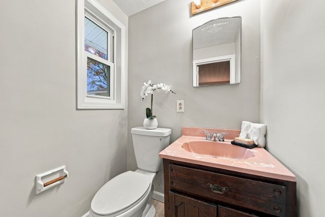 32 Curwen Rd, Peabody, MA 01960