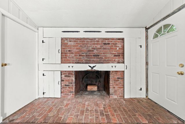 32 Curwen Rd, Peabody, MA 01960