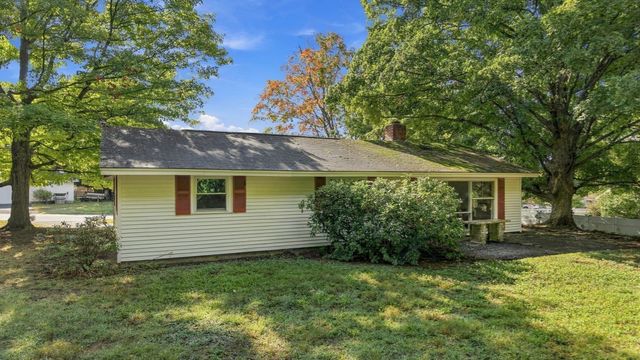 32 Curwen Rd, Peabody, MA 01960