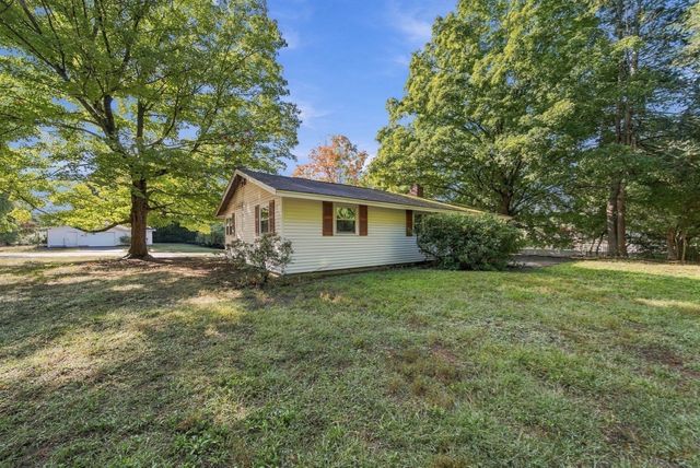 32 Curwen Rd, Peabody, MA 01960