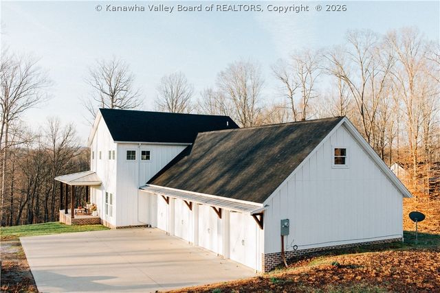 281 Highland Lane, Kenna, WV 25248