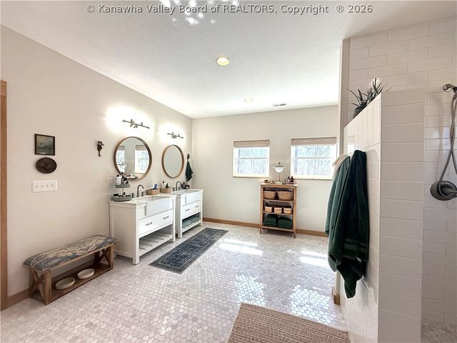 281 Highland Lane, Kenna, WV 25248