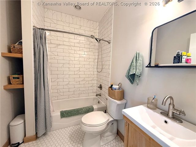 281 Highland Lane, Kenna, WV 25248