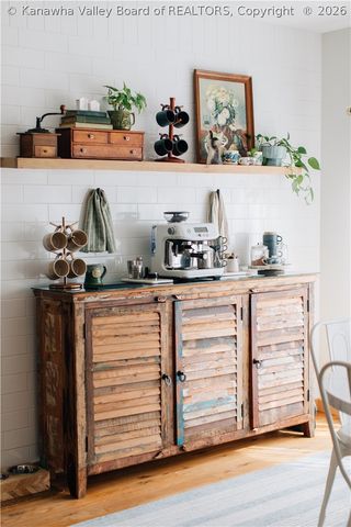 281 Highland Lane, Kenna, WV 25248