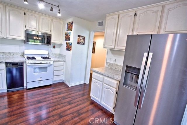 1083 Lakeview Terrace, Azusa, CA 91702