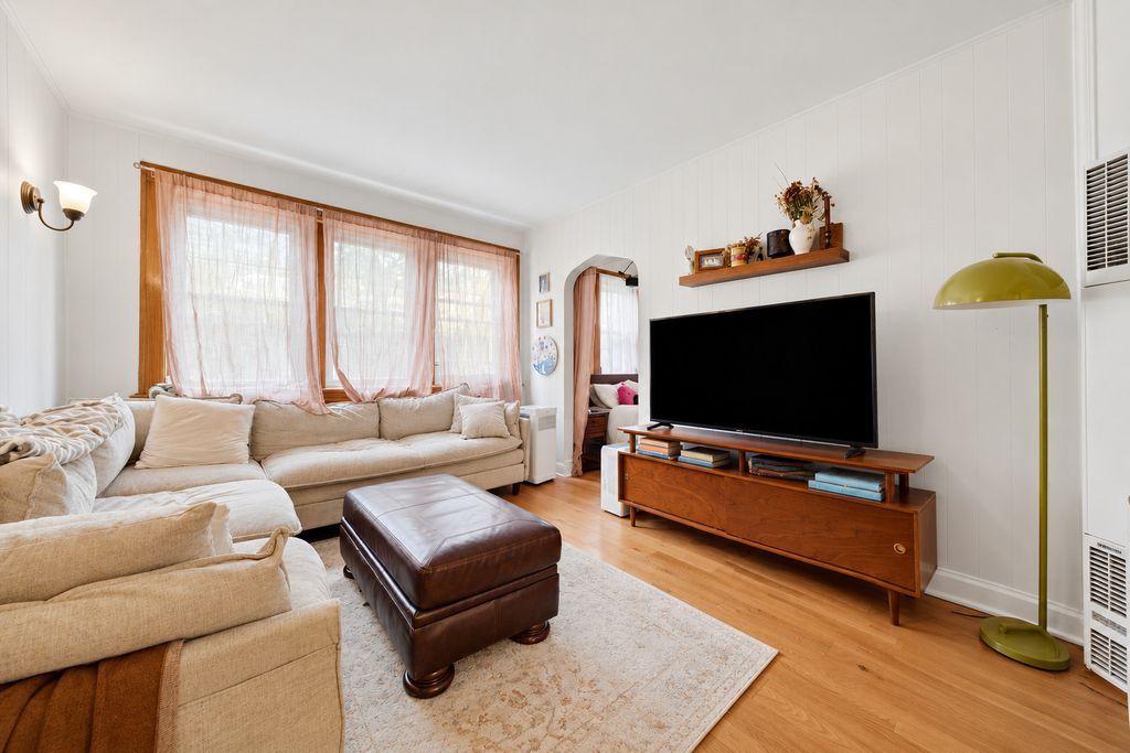 2315 S HOYNE Avenue, Chicago, IL 60608 — photo 2