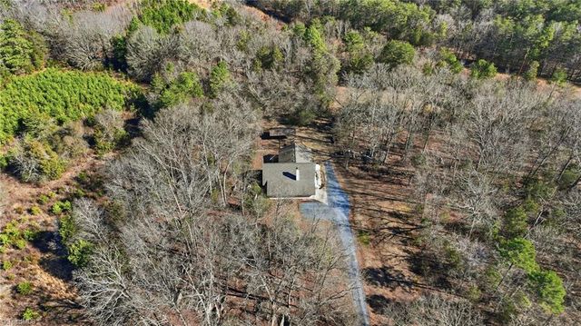 8015 E US Highway 64, Thomasville, NC 27360