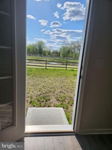 48 PEREGRINE WAY, Burlington, NJ 08016