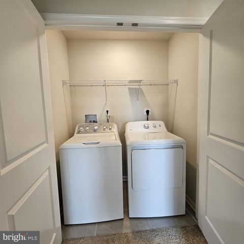 48 PEREGRINE WAY, Burlington, NJ 08016