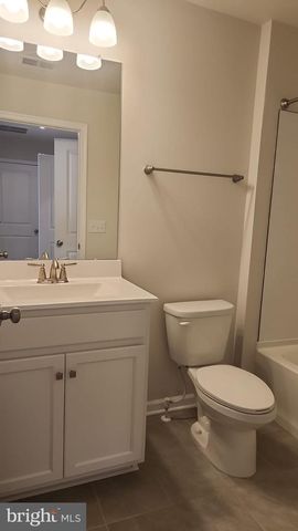 48 PEREGRINE WAY, Burlington, NJ 08016