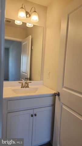 48 PEREGRINE WAY, Burlington, NJ 08016