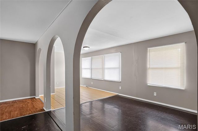 11154 Mammoth Drive, St Louis, MO 63136
