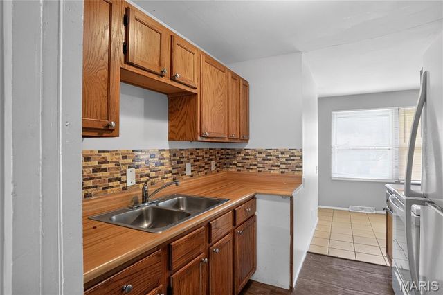 11154 Mammoth Drive, St Louis, MO 63136