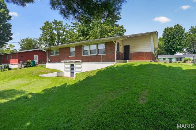 11154 Mammoth Drive, St Louis, MO 63136