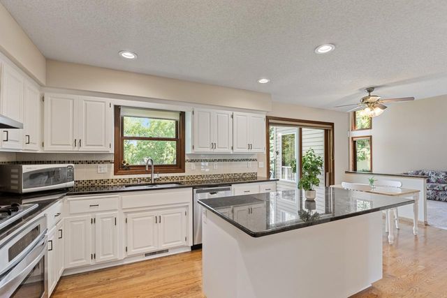 8079 Spruce Trail, Eden Prairie, MN 55347
