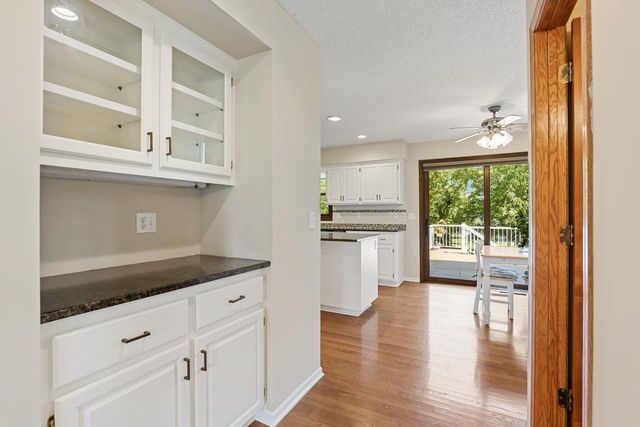 8079 Spruce Trail, Eden Prairie, MN 55347